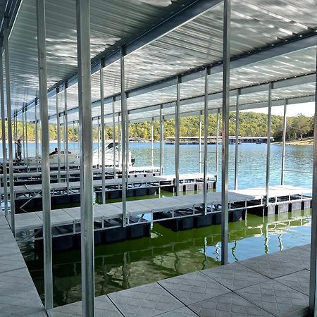 New! Luxury Lakefront Lodge 1- Free Pool/Hot Tub, Pickleball, Mini Golf And More! Kimberling City المظهر الخارجي الصورة